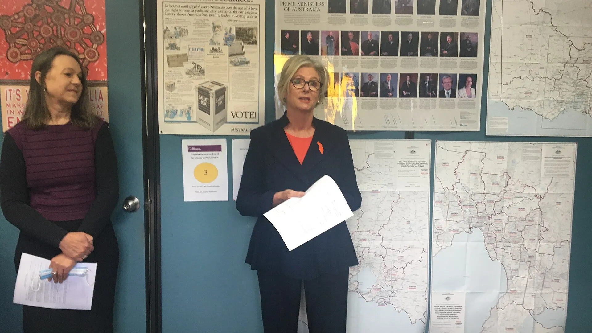 Helen Haines speaks to a gathering at the declaration of the result for the federal seat of Indi in north-east Victoria in June 2022